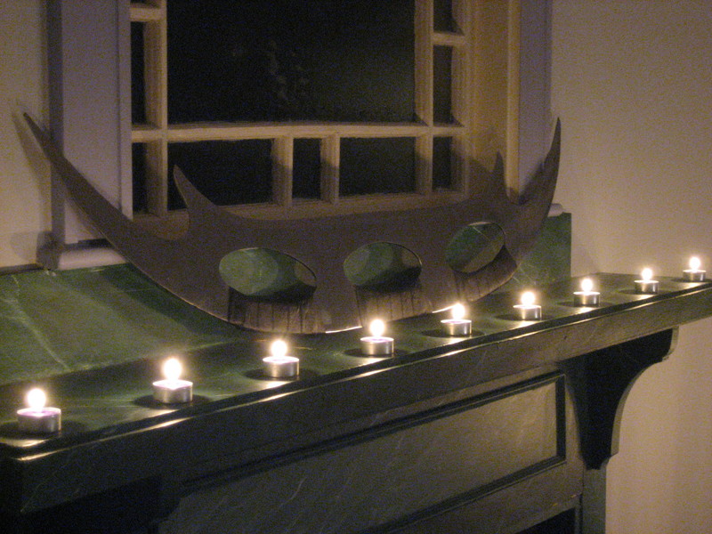Nchanter's bat'leth (Klingon sword of honour) on the mantel