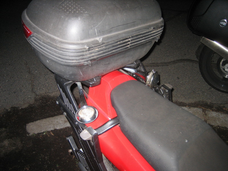 air horns on a Givi wing rack