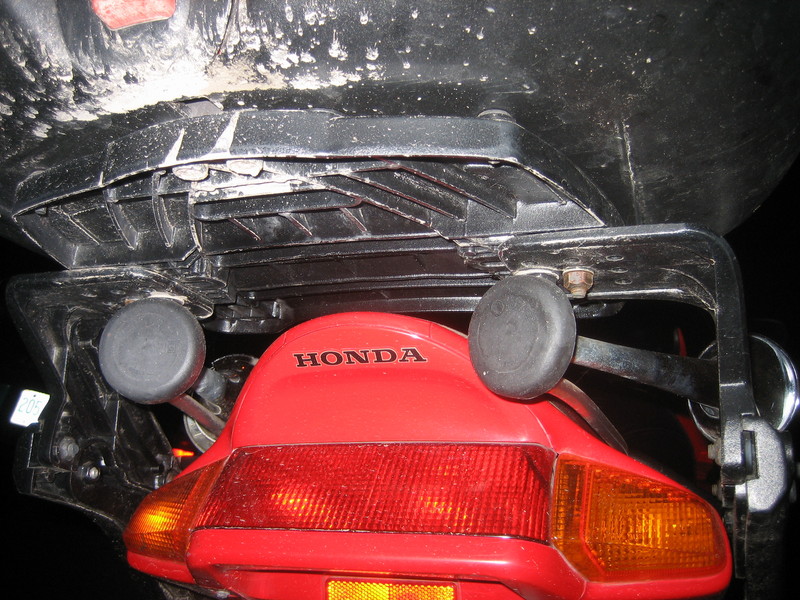 air horns on a Givi wing rack