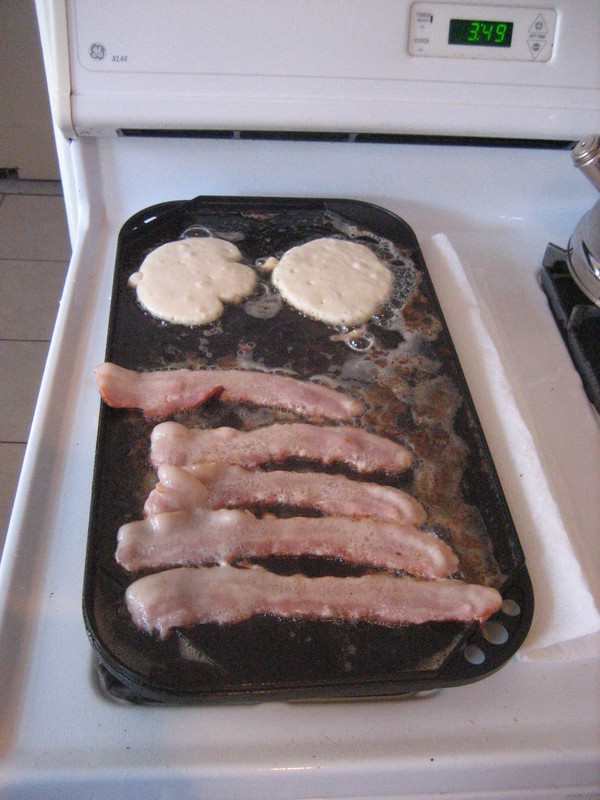 pancakes and bacon at Darxus'