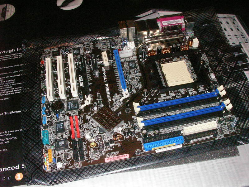 Asus A8N-SLI Premium motherboard