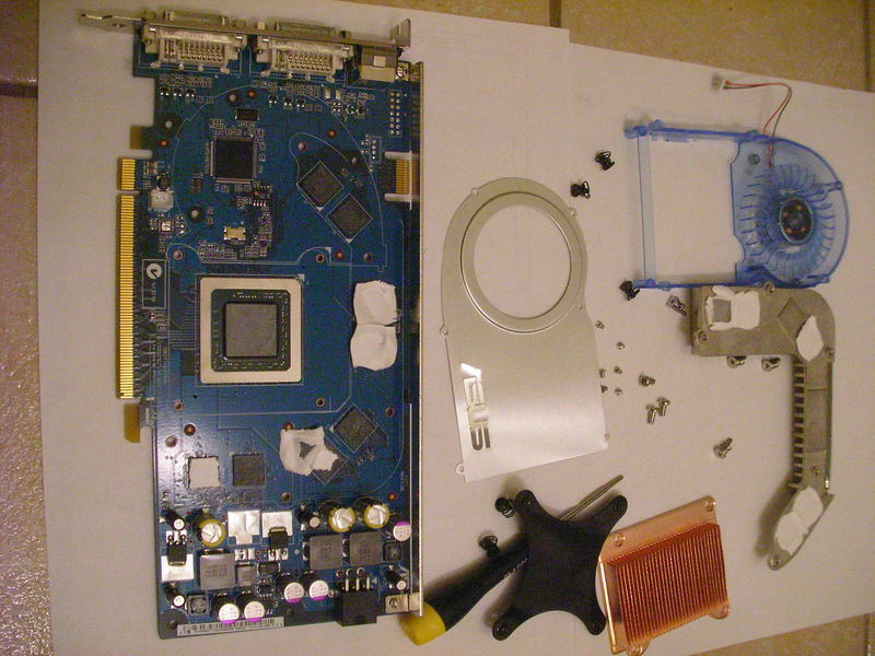 Asus 7800GT, blue - heatsink removed, 18 screws